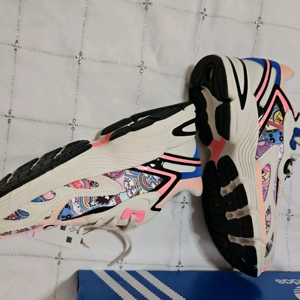 NIB LE Rare Sanrio Adidas Astir Women's Multicolor Sneakers Sz 7.5 - Picture 6 of 8
